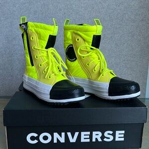 Converse weather boots size 6 Neon/Black